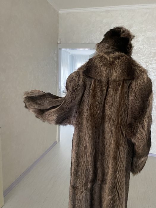 Продам шубу з хутра єнота