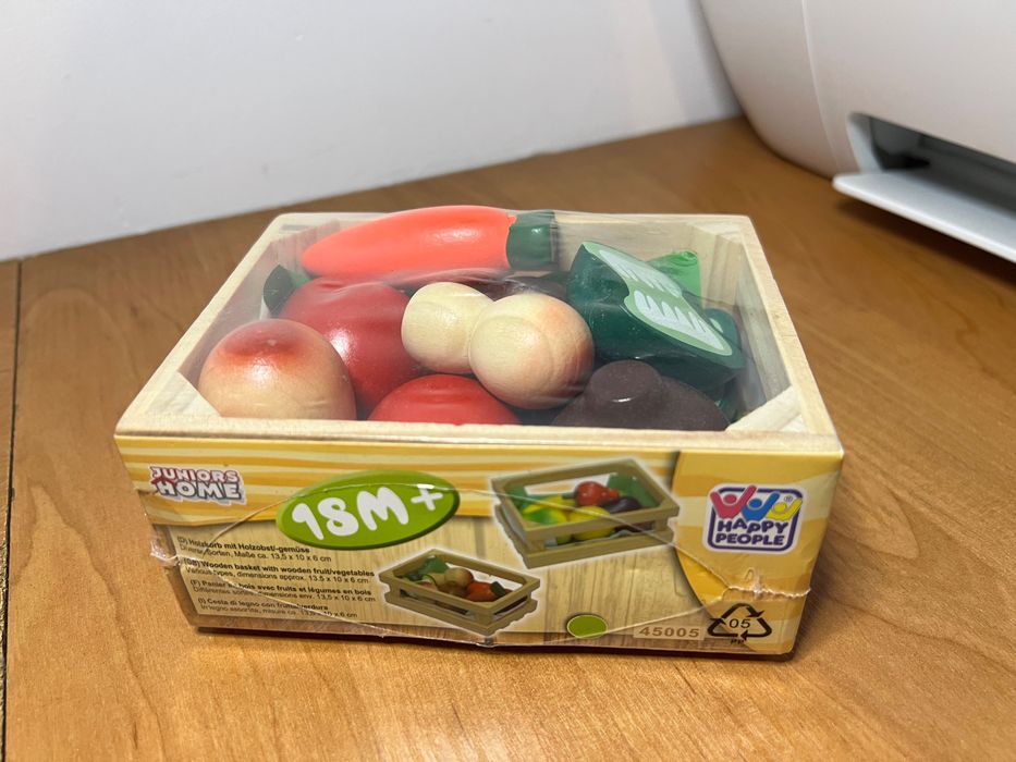 Drewniany koszyczek z owocami/warzywami z drewna