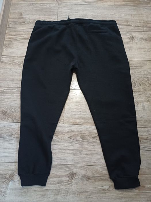 Nowe spodnie dresowe damskie Donnay rozm 52/54.