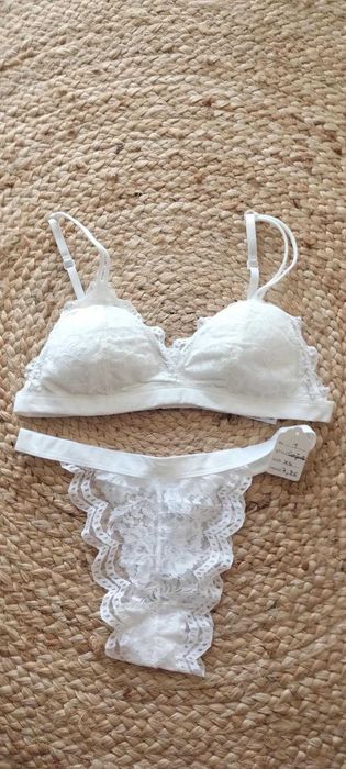conjunto sutia e cuecas fio dental em renda élégante e sensual tamanho XS branco