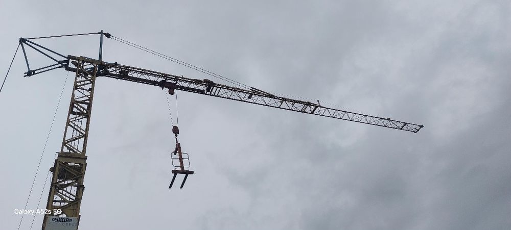 Grua cadillon 20m x 27m