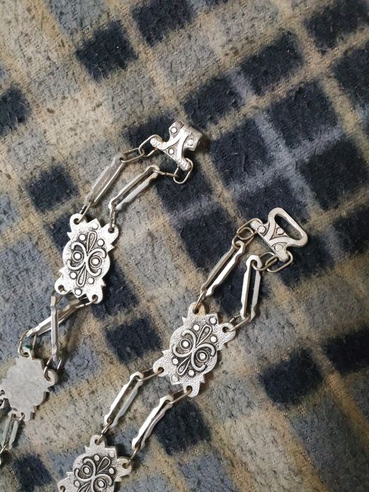 Пояс под серебро,70см
 (1)
250 грн -21%
199
грн
Описание
Визуально как