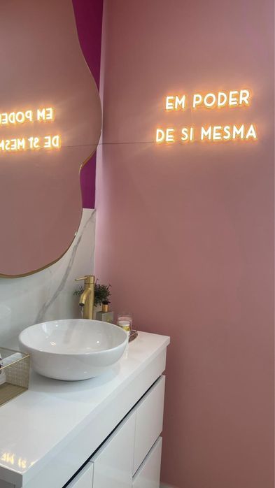 Manicure table for rent / eyebrow designer booth64617579558915122