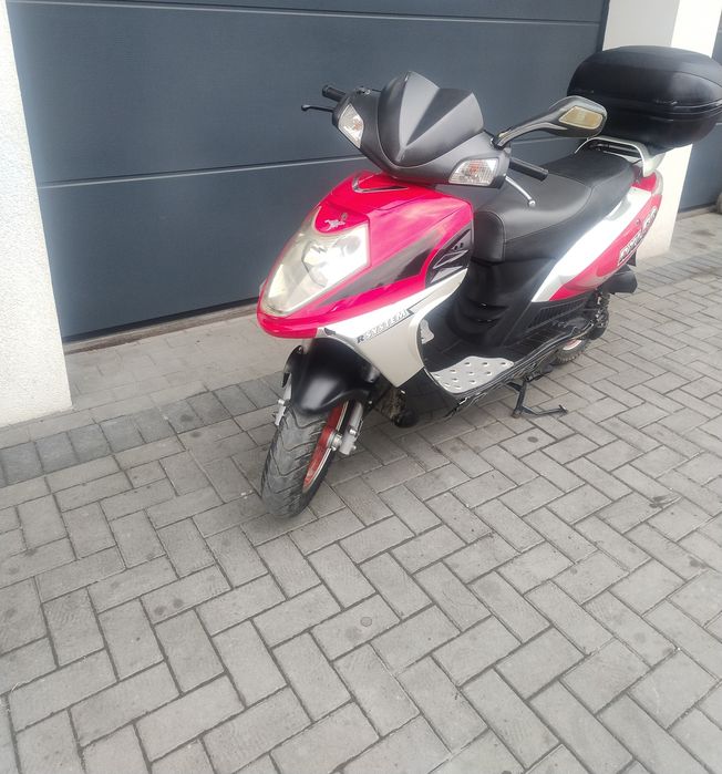Sprzedam skuter.