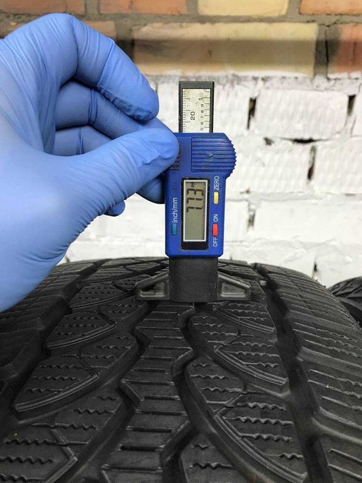 Зимові шини б/у 225/50 R17 Bridgestone Blizzak LM32 (8114)