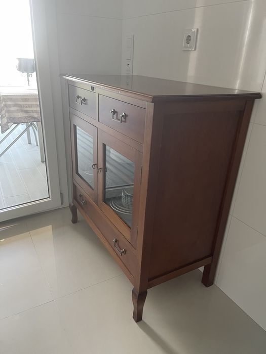 Louçeiro com 3 gavetas e 2 portas vidro