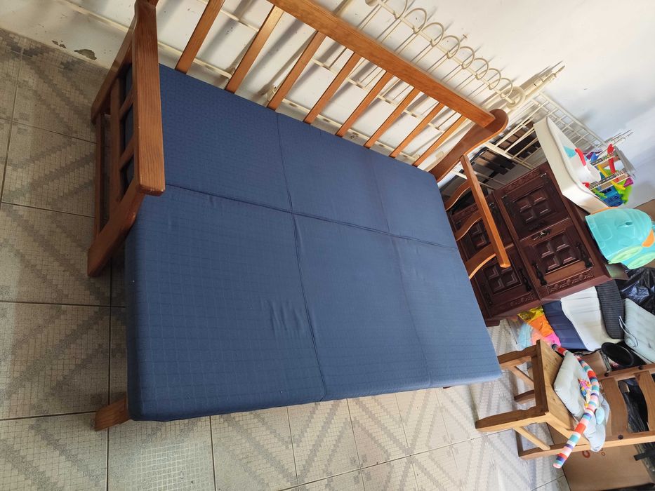 Sofá cama, com lugar para 3 pessoas