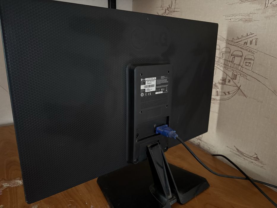 монітор LG FLATRON E2242C - BN