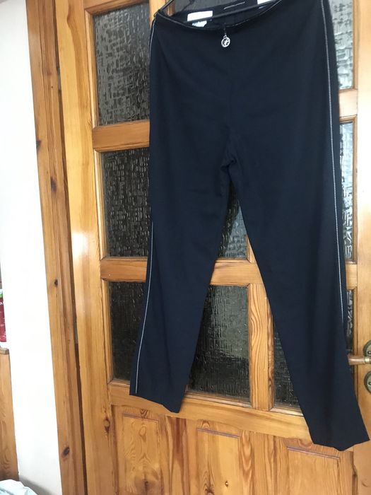 Escada  damskie spodnie z wełny XL.