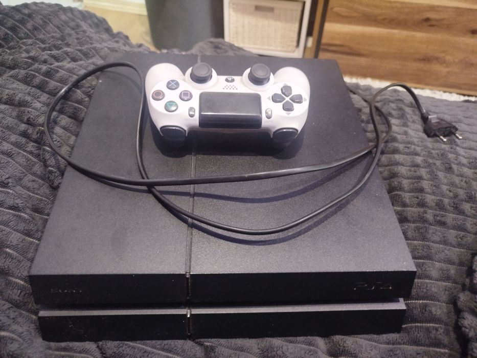 sprzedam PS4 używanego