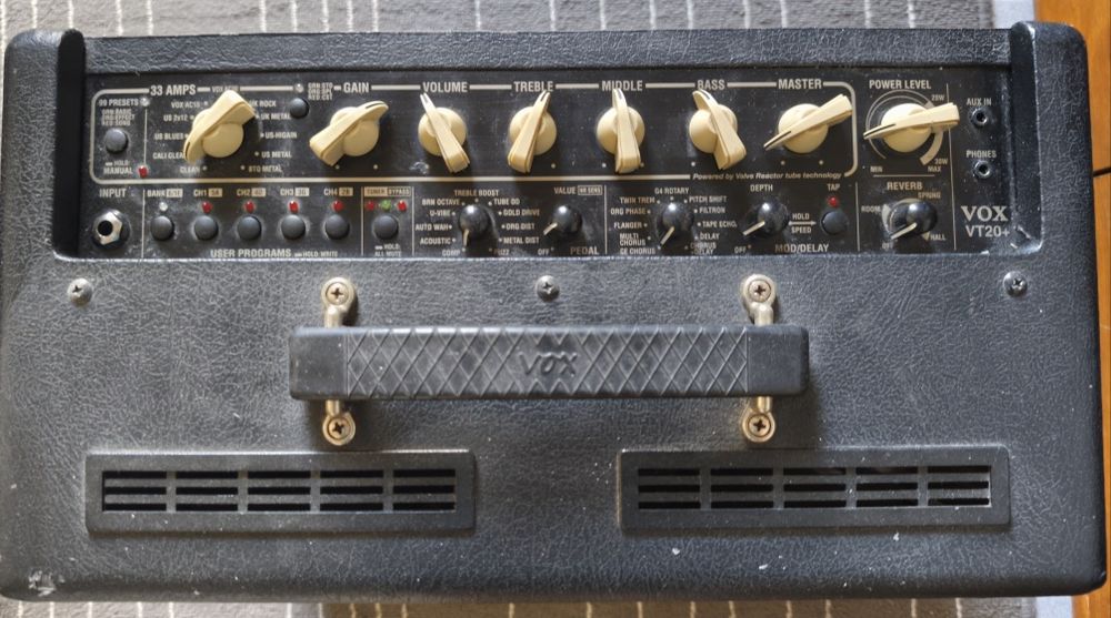 Para despachar: Amplificadores de guitarra Vox Valvetronix e Laney TF100