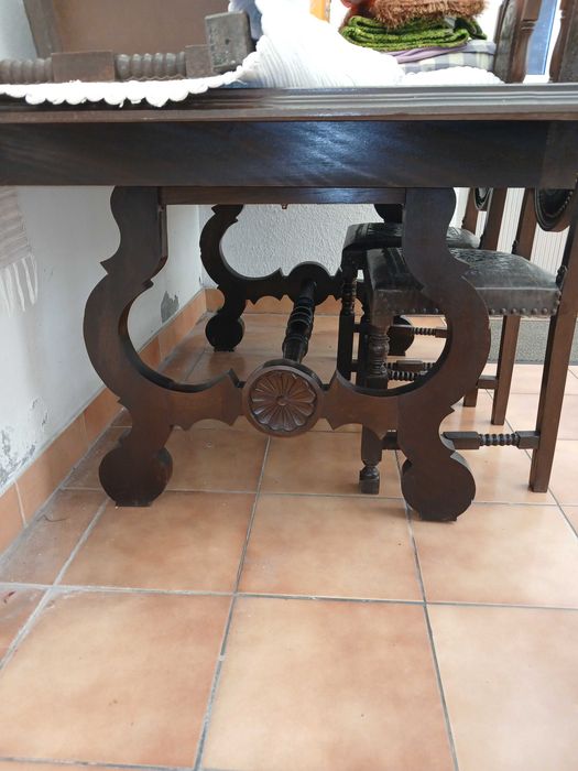Mesa e 6 cadeiras mogno