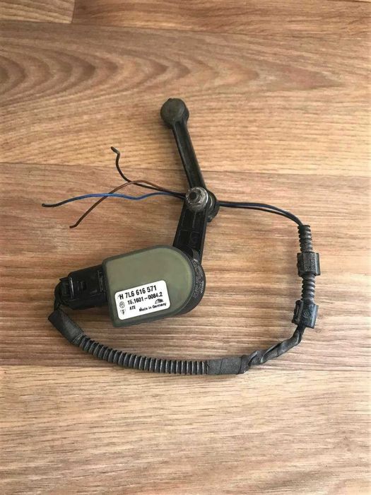 датчик уровня положения кузова Volkswagen Touareg 7L6616213 7L6616571