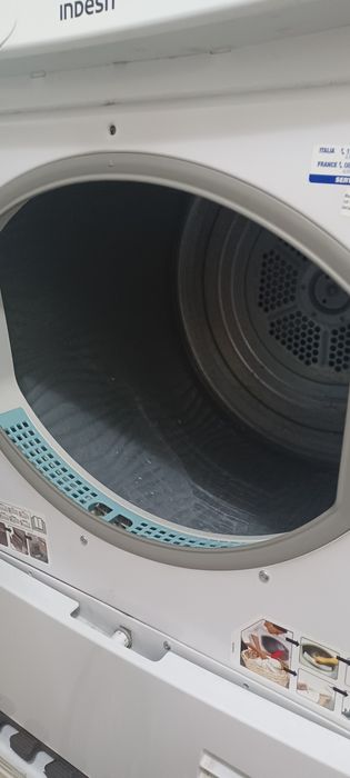 Máquina secar Indesit IDC75