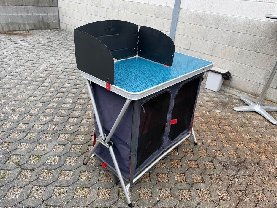 Mesa de apoio de campismo decathlon