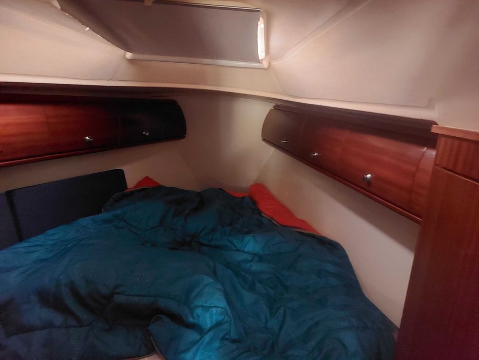 Veleiro Bavaria 32" (veleiro alemão com bandeira portuguesa);