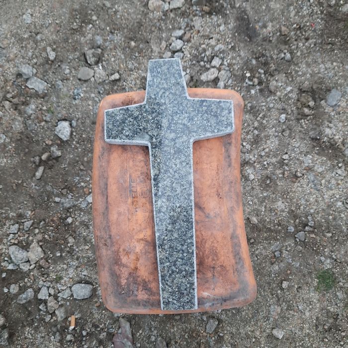 Krzyze granitowe