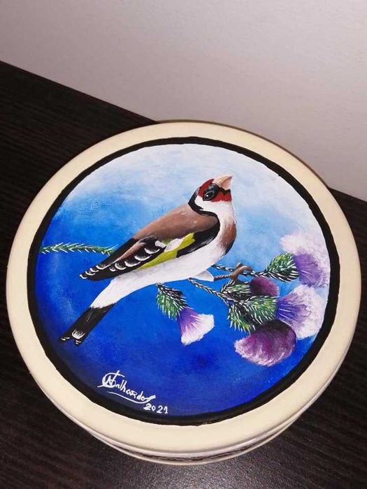 Lata decorada com o tema natureza (pintura à mão)