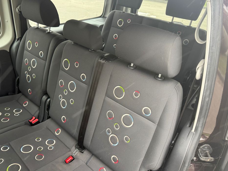 Volkswagen Caddi 2011 рік 7 місний