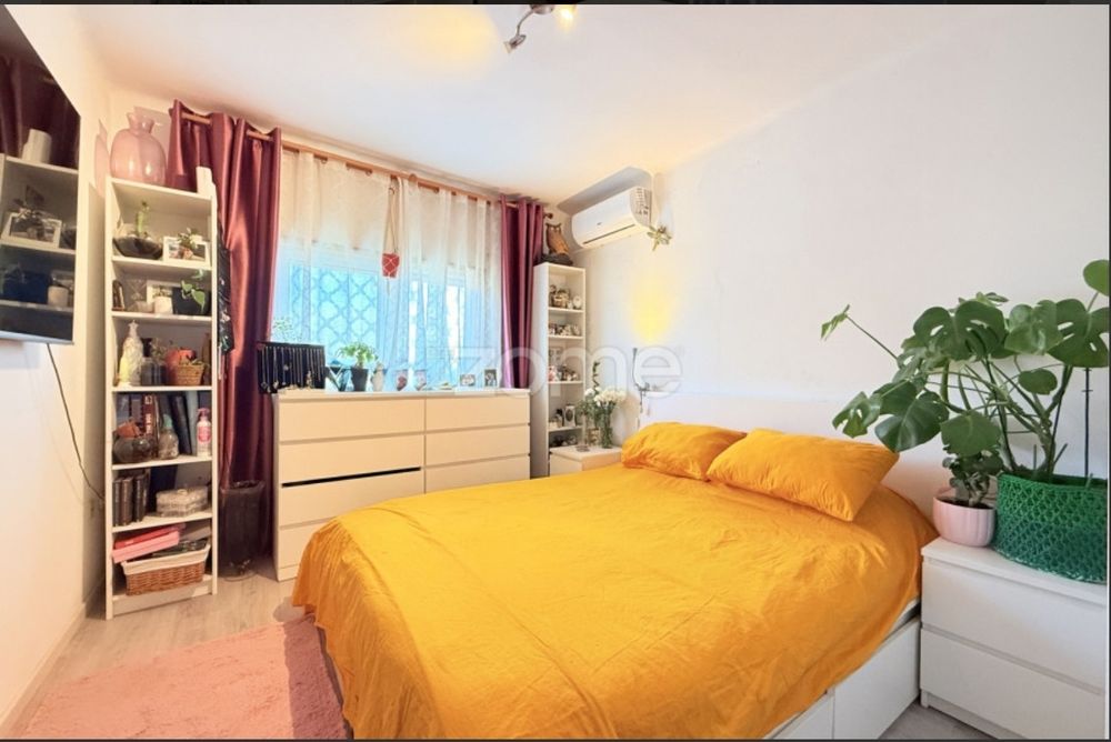 Moradia Térrea T2+1 remodelada, com terreno.