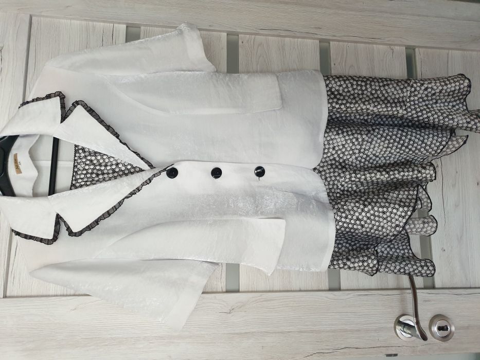 Sprzedam elegancki komplet z spódnica  + bluzka