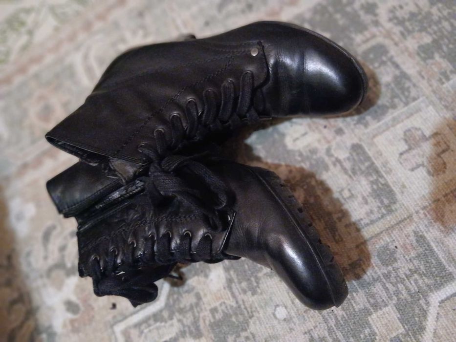 Віддам жіноче осіннє взуття C&A