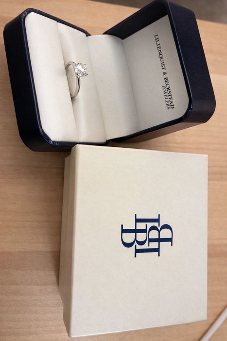 Anel de noivado com diamante natural