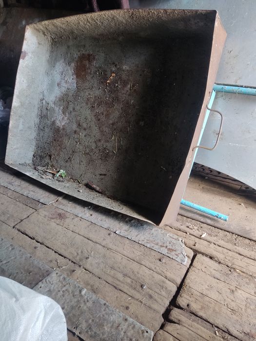 Продам металлическую лестницу,бадью