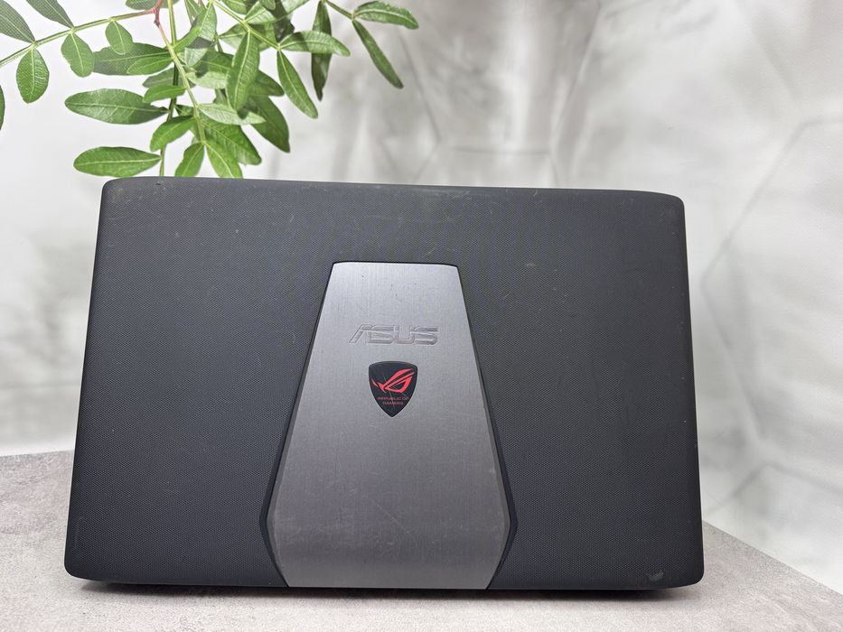 Asus GL752V / i7-6700HQ / GTX 960M 2GB / 8GB / 256GB SSD / 17.3" FHD