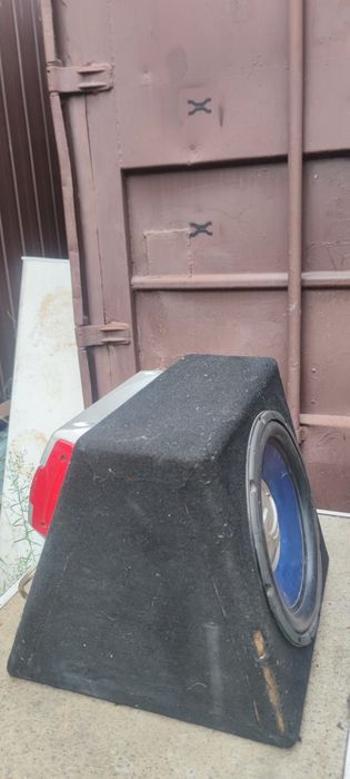 Продам сабвуфер ULTIMATE T1-120 150-450W с усилителем SONY XPLOD 350W