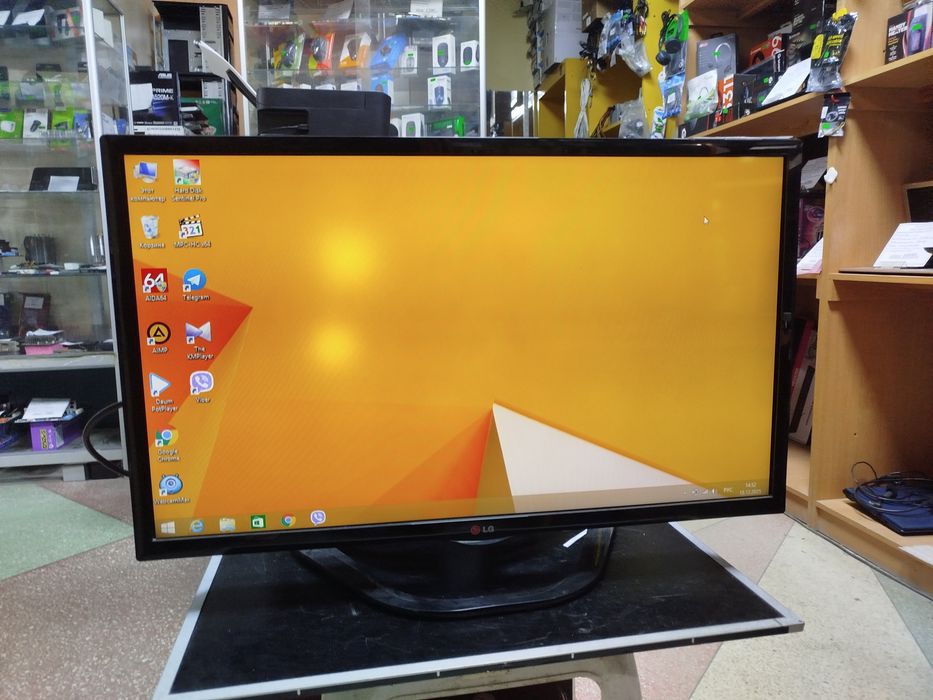 Б.в.смарт телевізор" LG" 32"