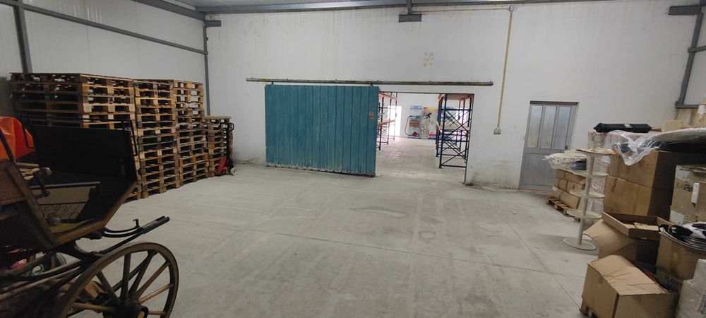 Alugo armazém 400m2 em Pataias