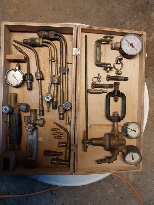 Na sprzedaż palniki acetylenowy, dodatkowe akcesoria oraz skrzynka