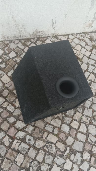 Vendo subwoofer em bom estado.