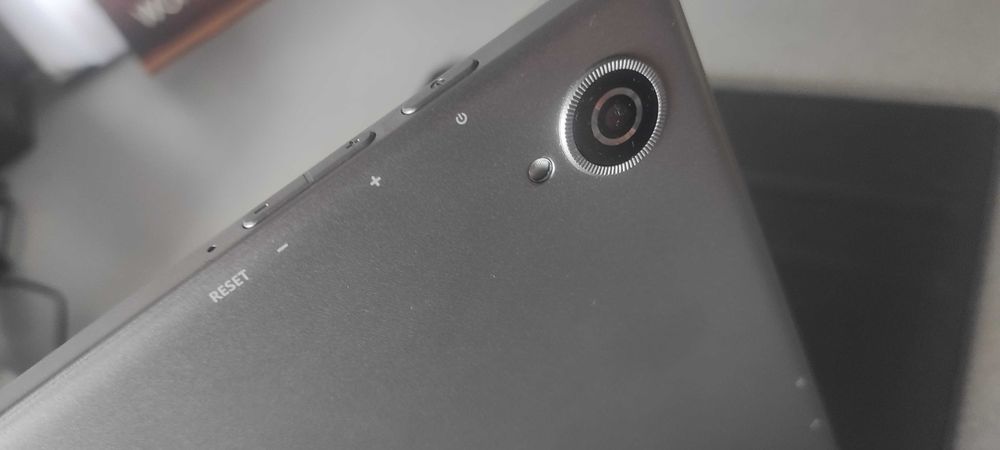 Tablet 10,1" c/ capa e caixa original - avariado p/ peças