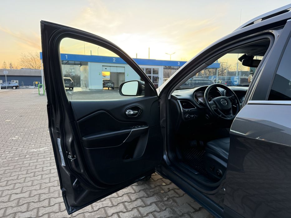 Jeep Cherokee Limited AWD 3.2 бензин 2020 р.в