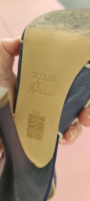 Szpilki GUESS by Marciano