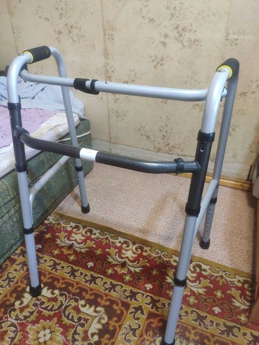 Ходунки-рамки складані регульовані за висотою крокуючі