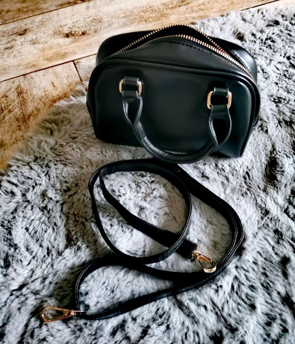 Torebka kuferek mała czarna sinsay