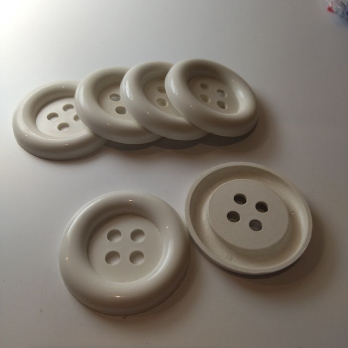 6 clown buttons (5cm diameter)64586490142979121