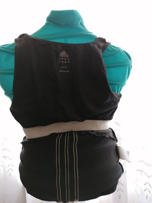 Top Desportivo preto Adidas tam. 36 ou S