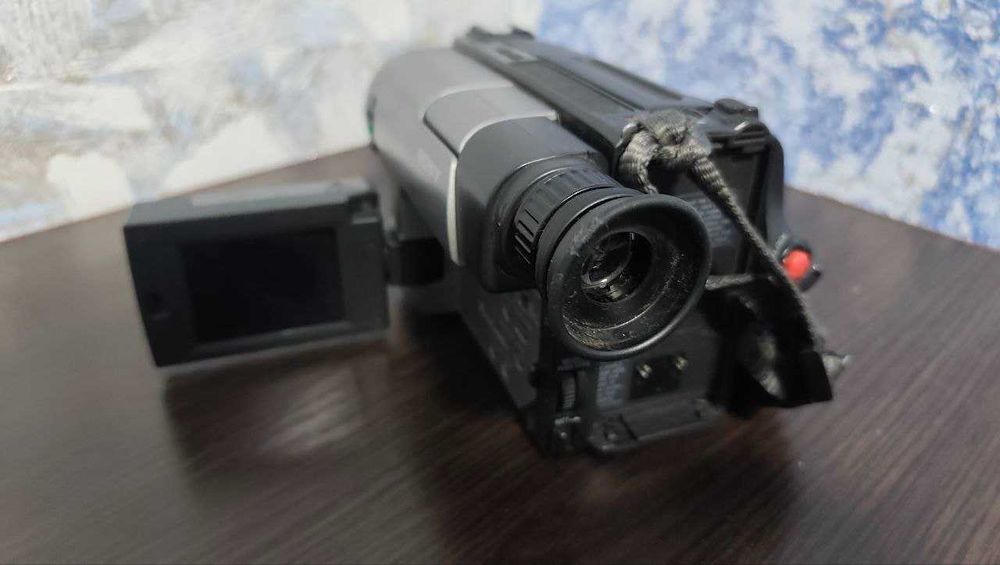 Sony Handycam Vision - портативна відеокамера