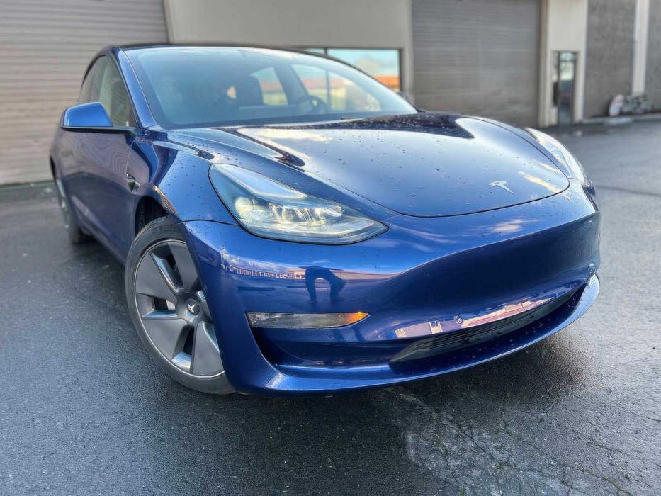 Tesla Model 3 Long Range      2021