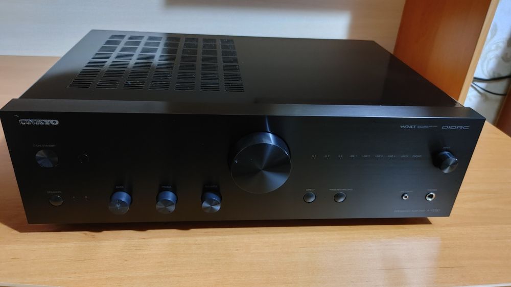 Продам усилитель с ЦАП Onkyo A 9050. В  очень хорошем состоянии.
