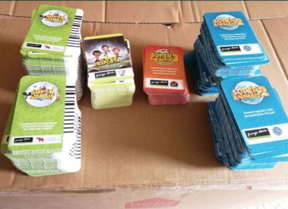 Centenas de cartas coleccionáveis