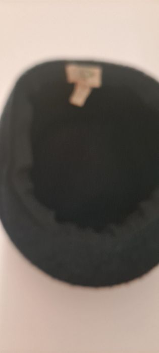 Boina preta em óptimo estado