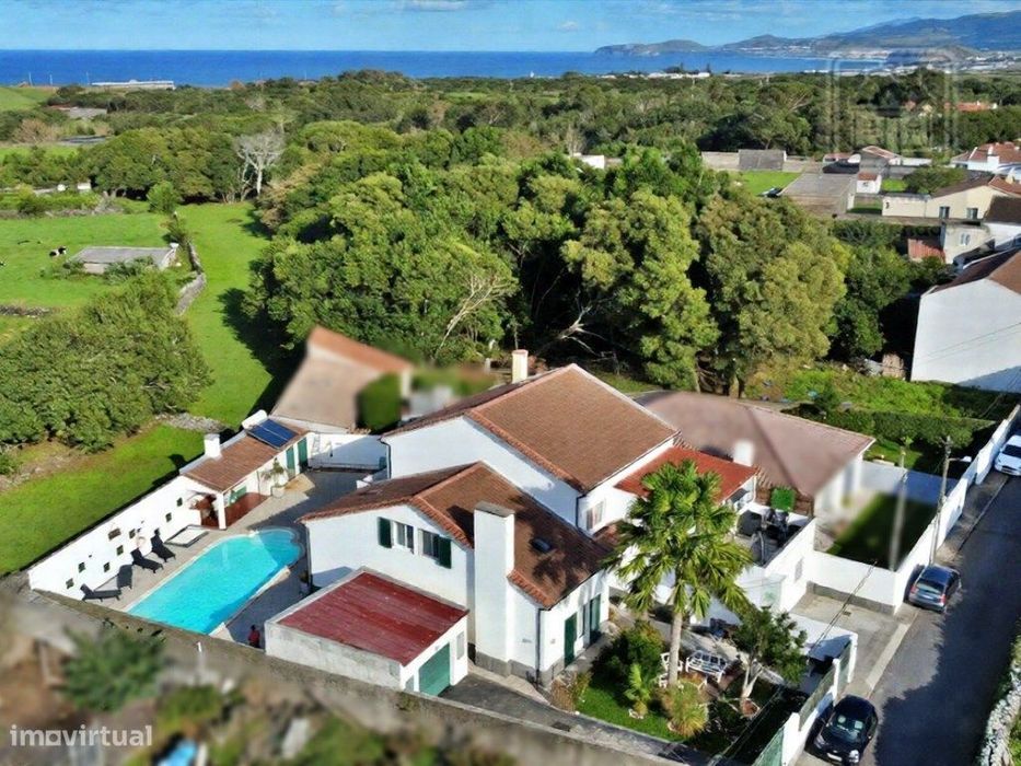 VENDA de MORADIA - VIVENDA com alojamento local e piscina - Fenais ...