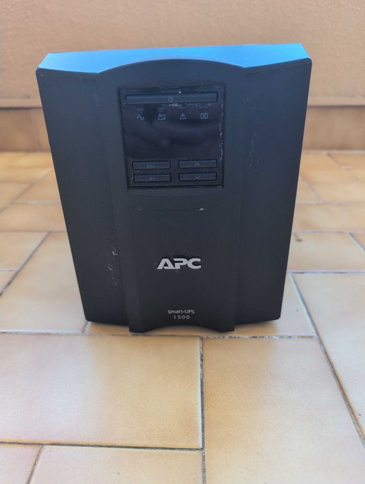 APC Smart UPS 1500VA SMT1500I