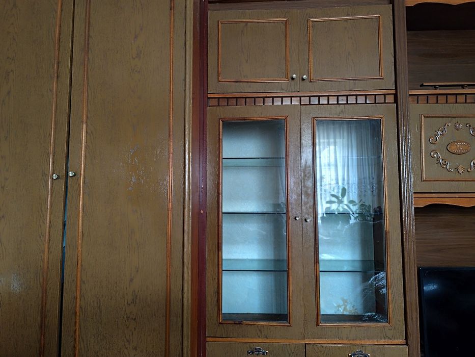 Продам стінку, яка складається із 4 секцій