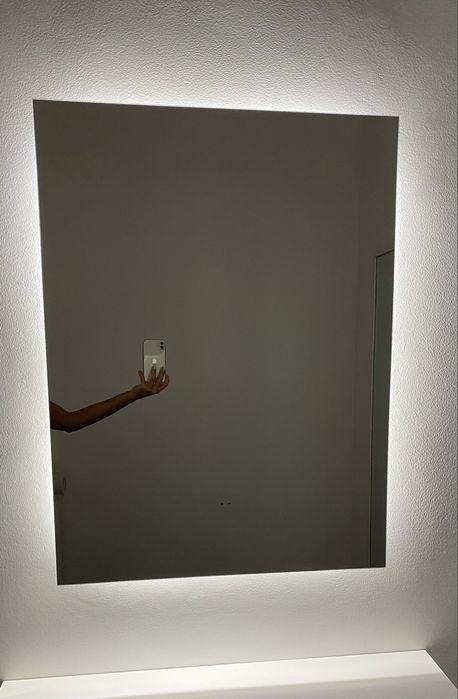 Lustro z oswietleniem led 60x80 nowe